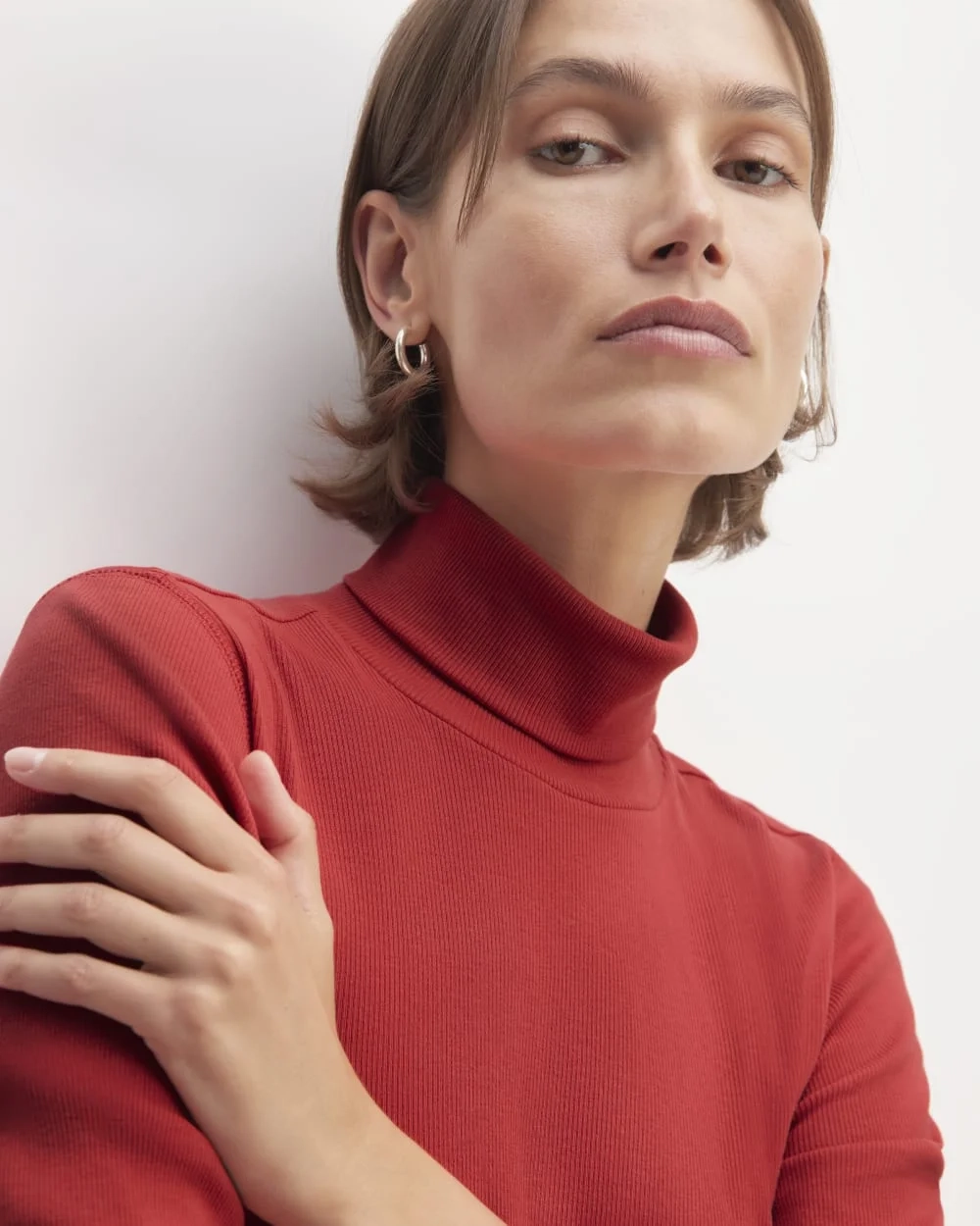 The Luxe Rib Turtleneck | Haute Red (2)