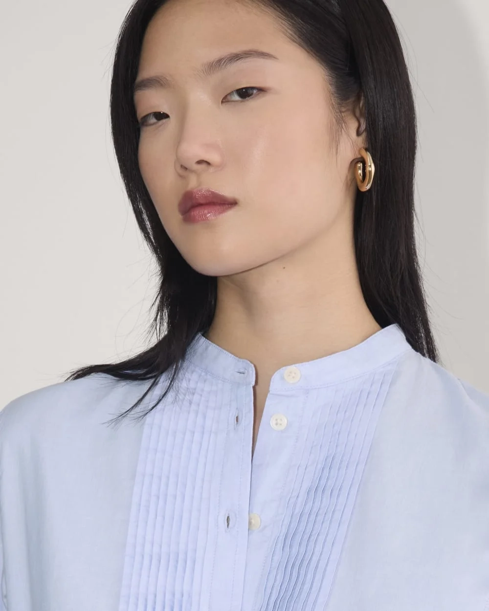 The Tuxedo Shirt in Silky Cotton | Light Blue (4)