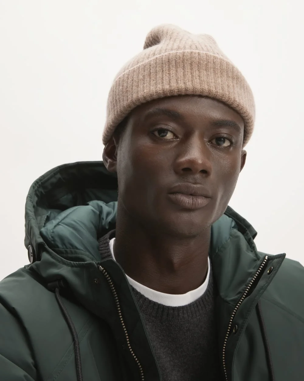 The Cashmere Fine Rib Beanie | Heathered Woodsmoke (4)