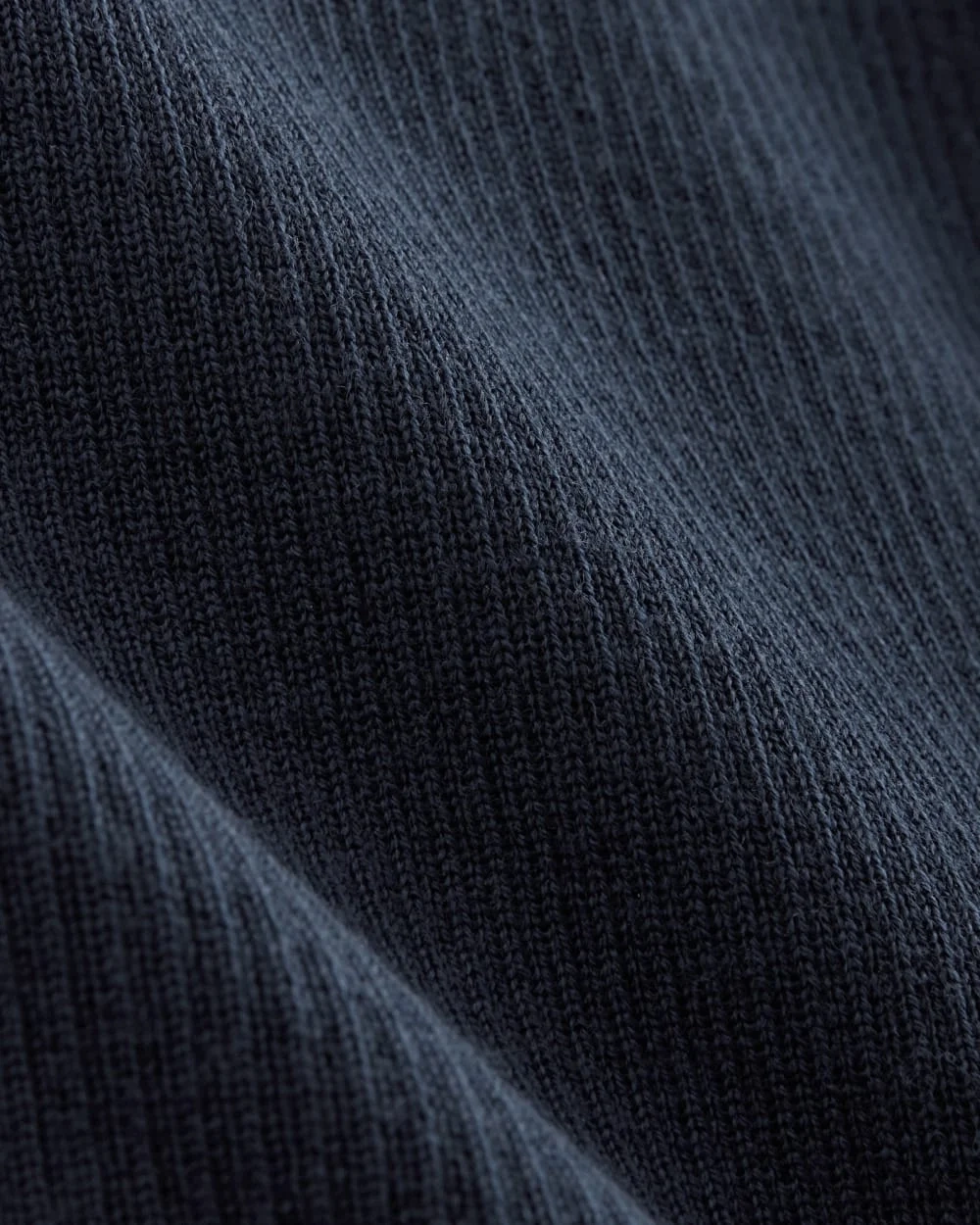 The Polo in Ultrasoft Merino | Navy (5)