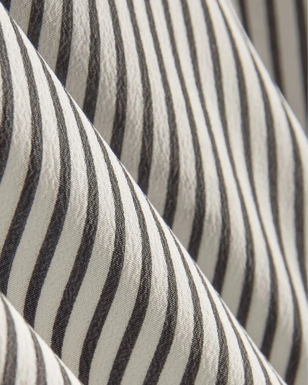 The Boxy Shirt in Washable Silk | Black Micro Stripe (5)
