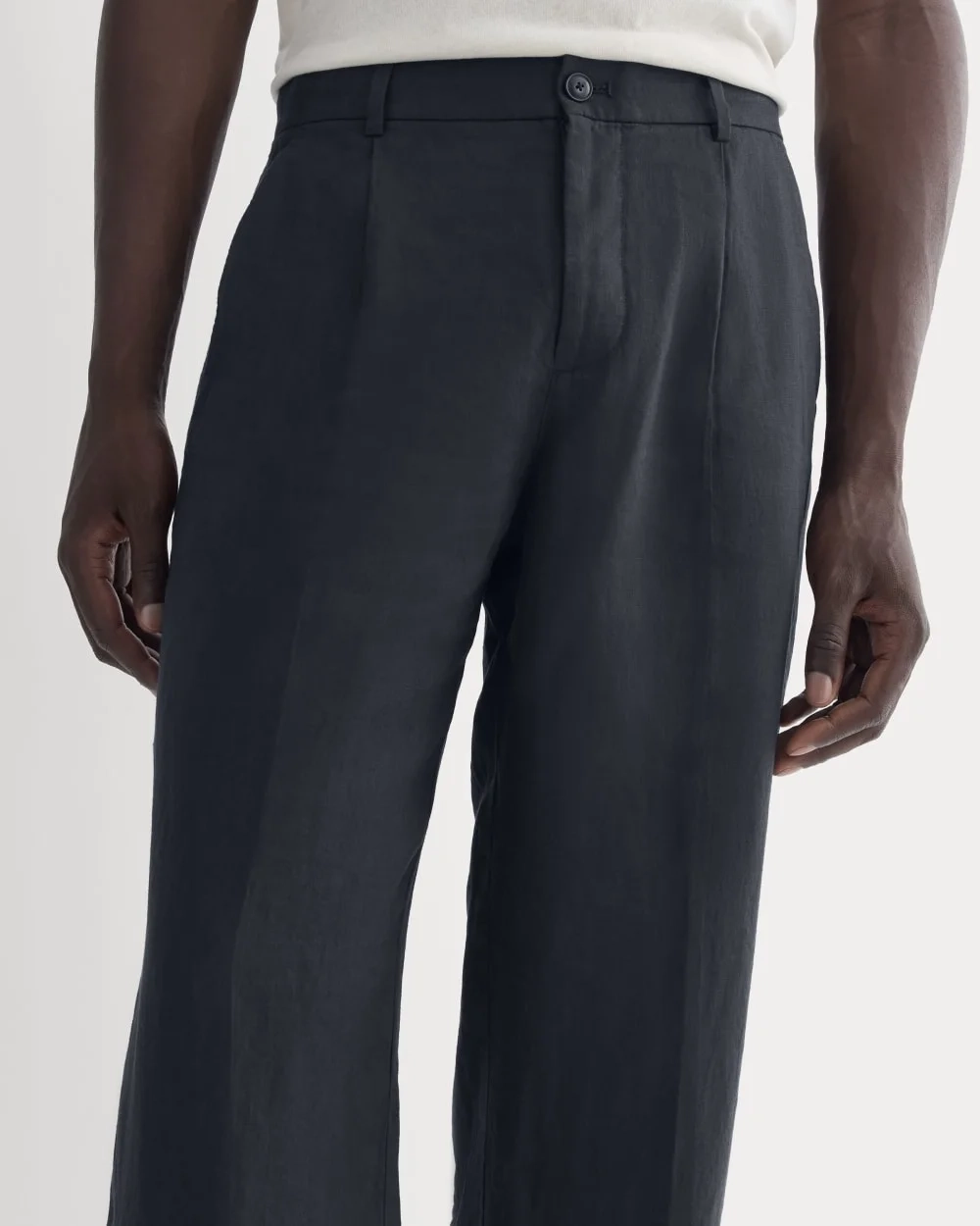 The Linen Pleated Trouser | Navy (4)