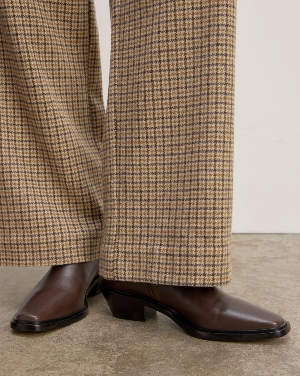 The Draper Pant in Wool | Camel Houndstooth (2)