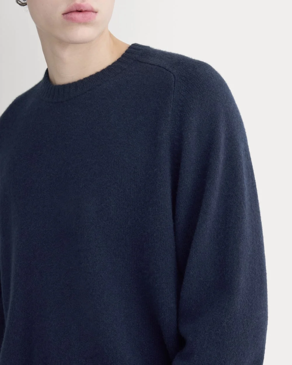 Midweight Cashmere Crew |  Navy (7)