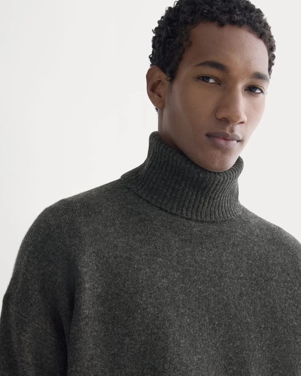 Luxe Merino Relaxed Turtleneck | Heathered Black (5)