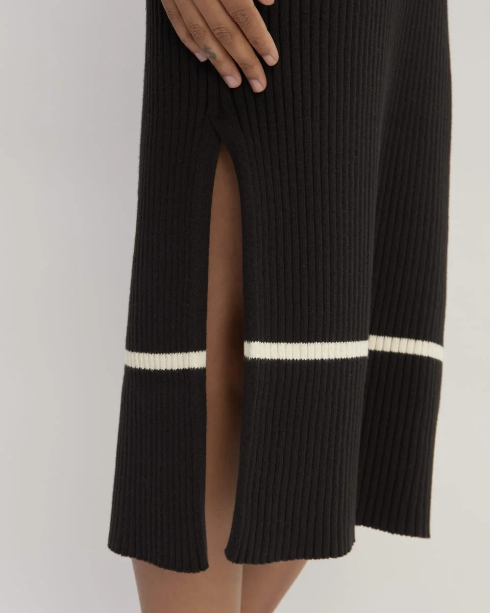 The Cotton Wide Rib Midi Dress | Black (4)