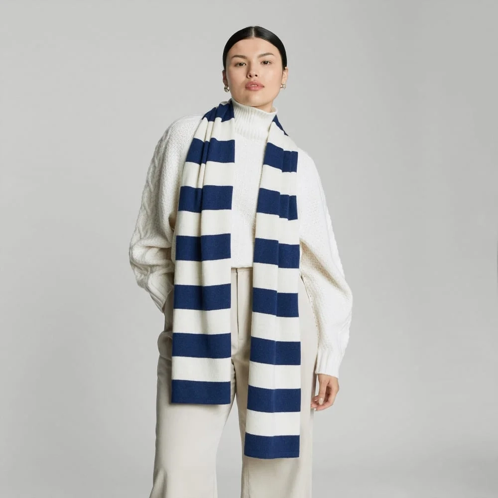 The Cashmere Scarf | Bright Navy / Bone (6)