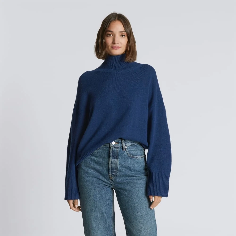The Cashmere Oversized Turtleneck | Bright Navy (5)
