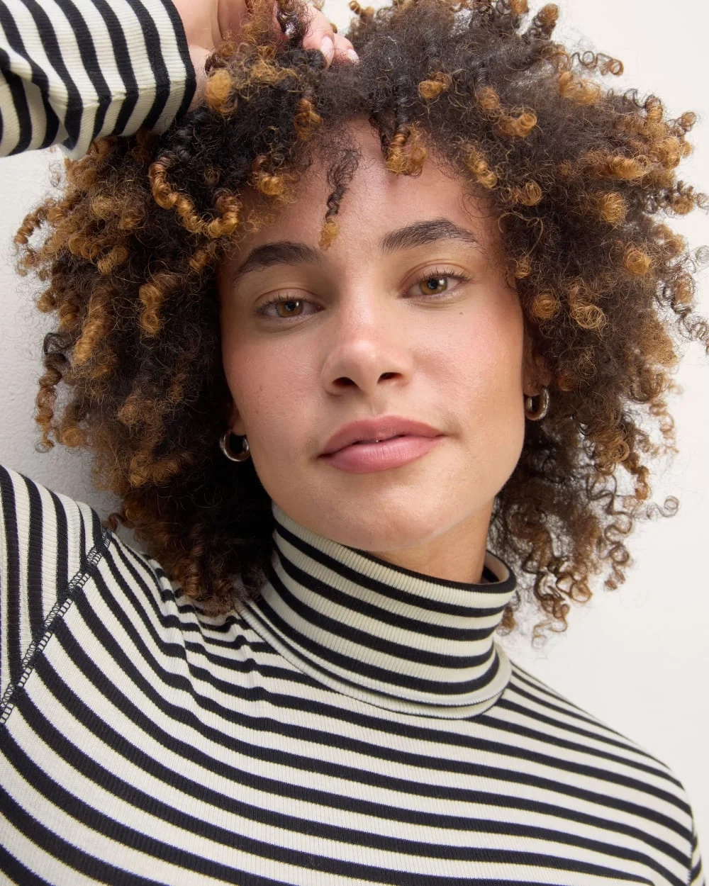 The Luxe Rib Turtleneck | Bone / Black (2)