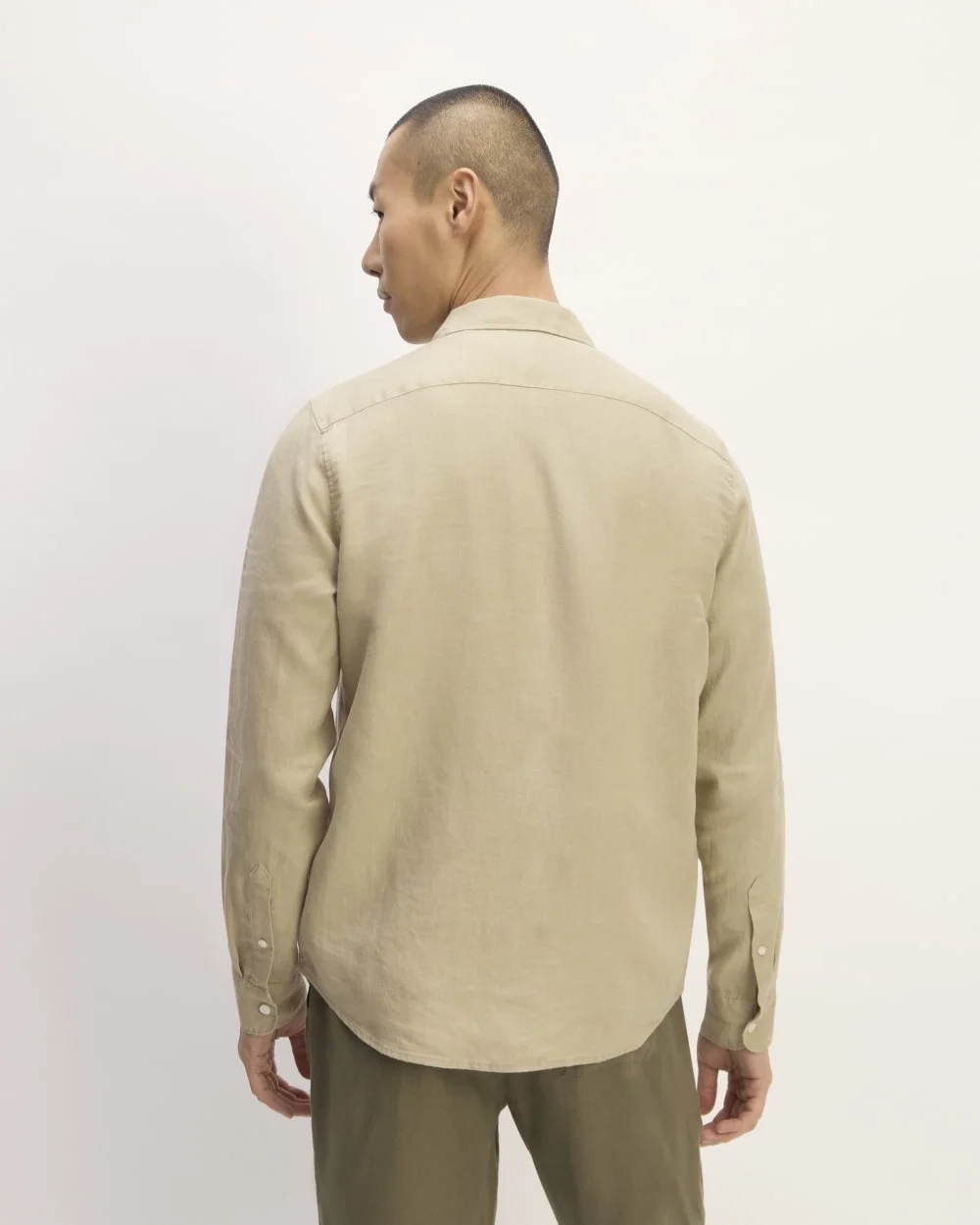 The Classic Shirt in Linen | Trench Coat Khaki (4)
