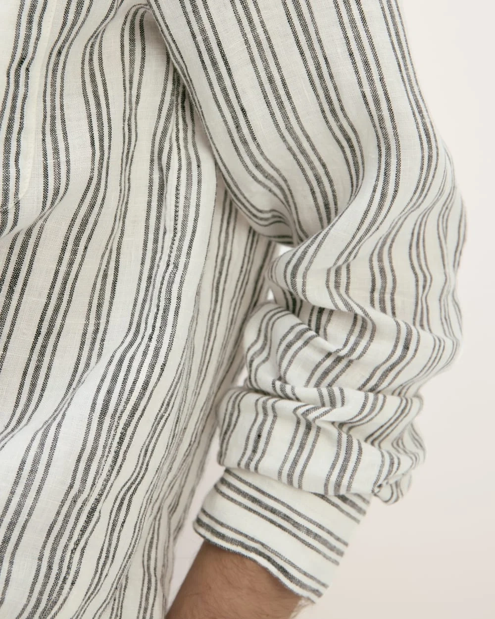The Classic Shirt in Linen | Bone / Black (4)