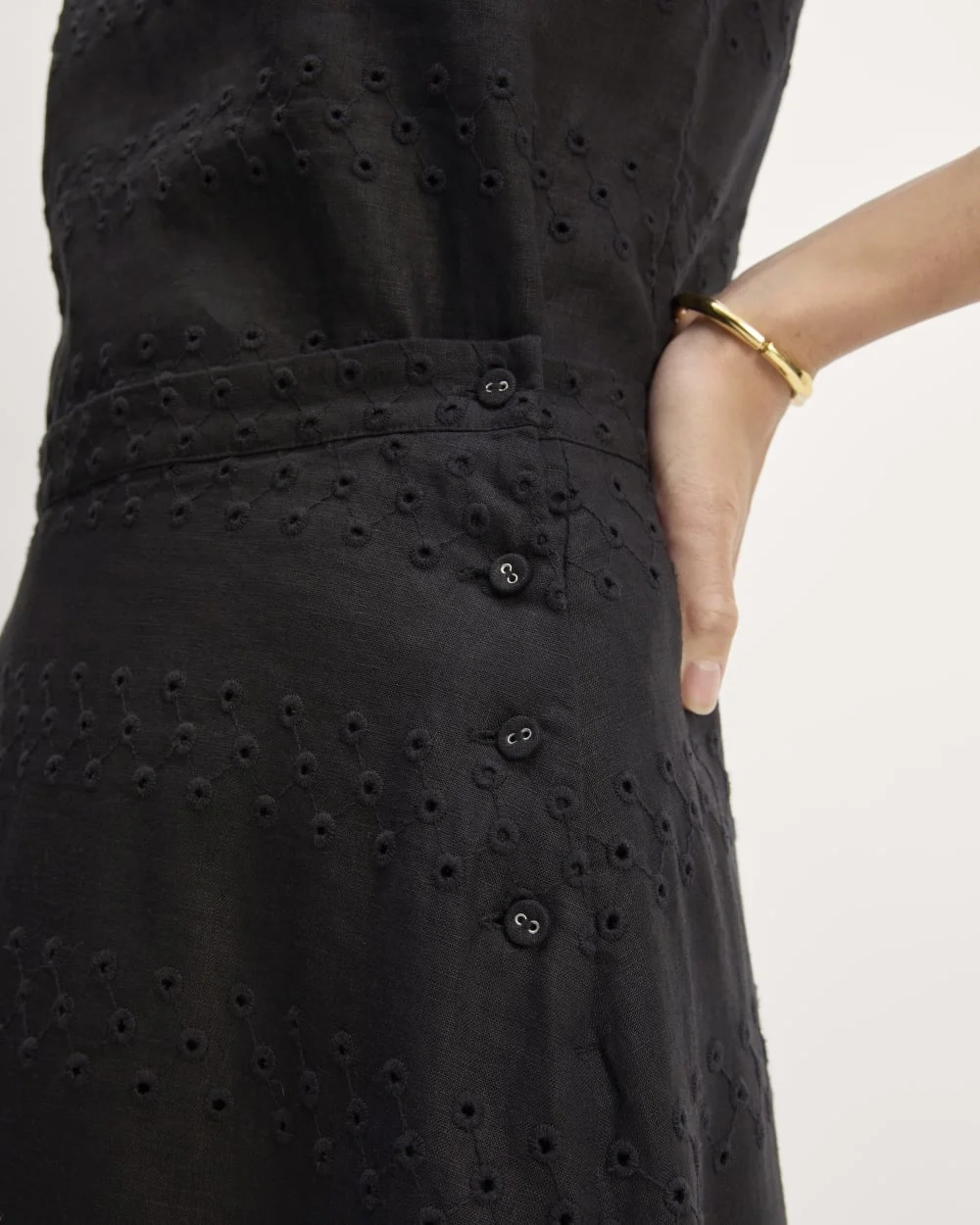 The Linen Eyelet Midi Skirt | Black Eyelet (6)
