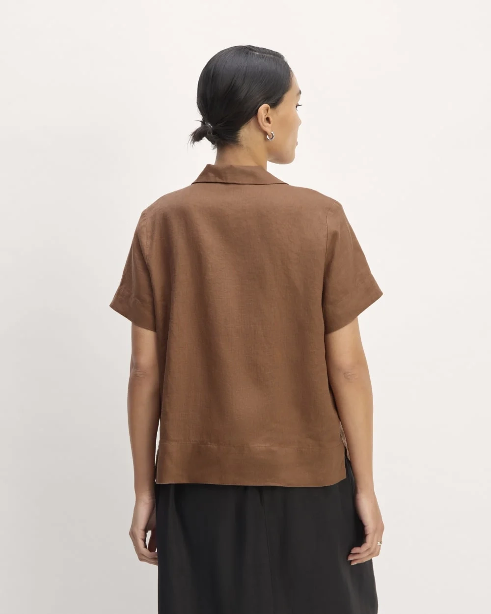 The Notch Shirt in Linen | Carob Brown (4)