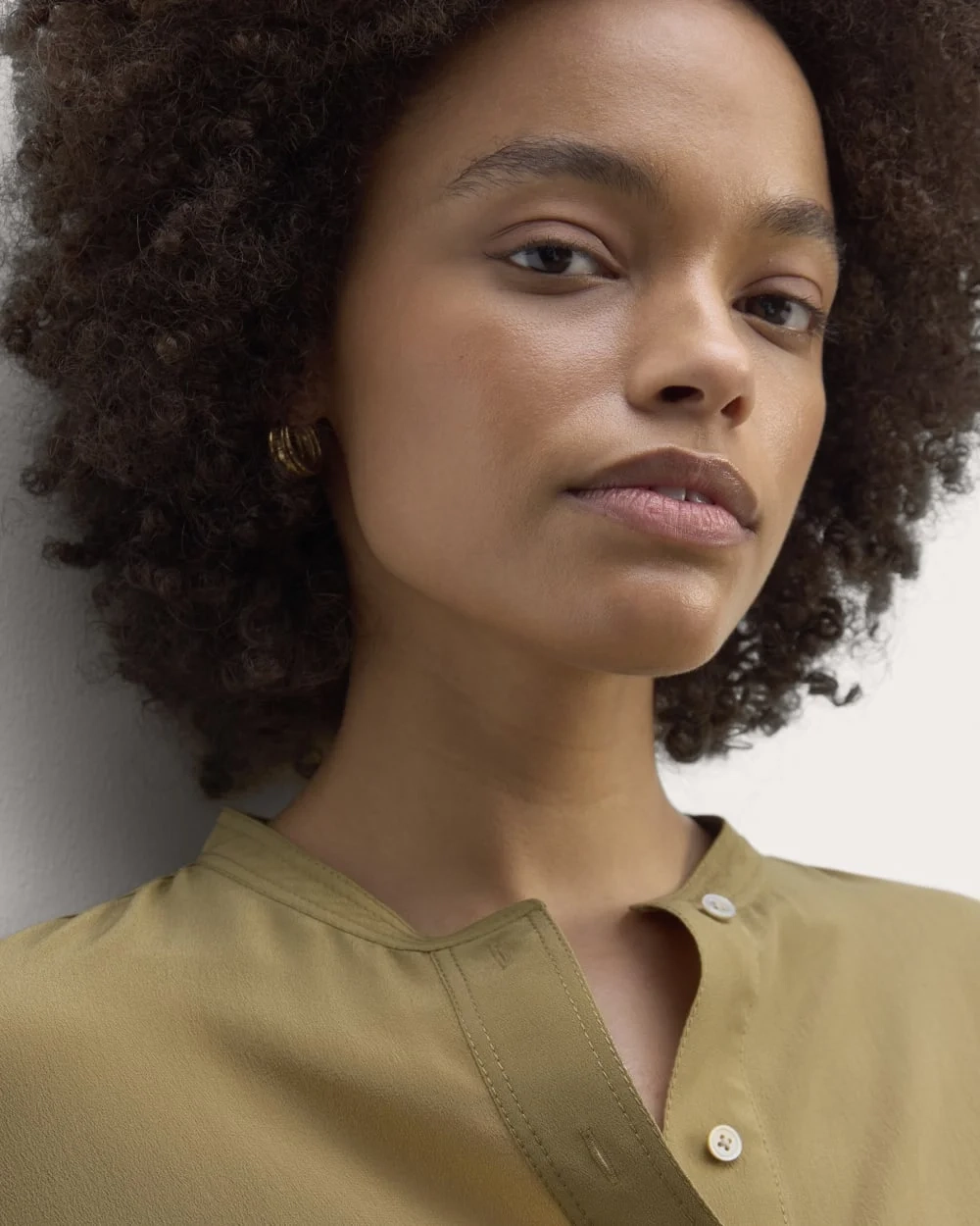 The Henley Shirt in Washable Silk | Fennel Seed (6)