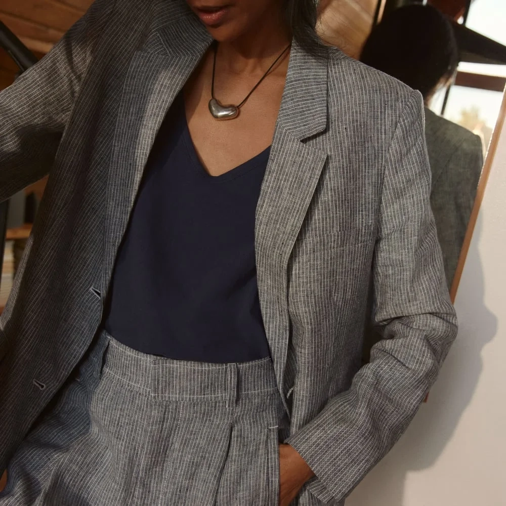 The Oversized Blazer in Linen | Canvas Tan / Navy (6)