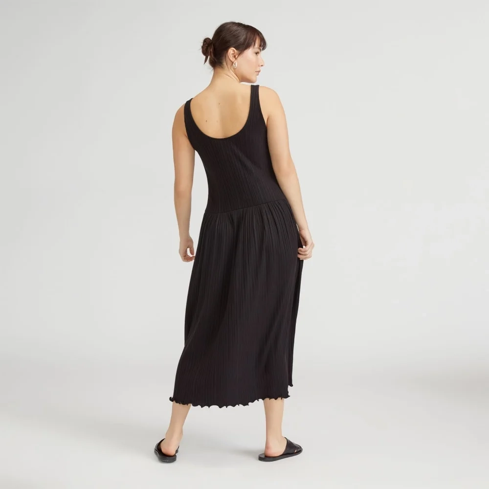 The Rib Soft Knit Scoop-Neck Dress | Black (4)