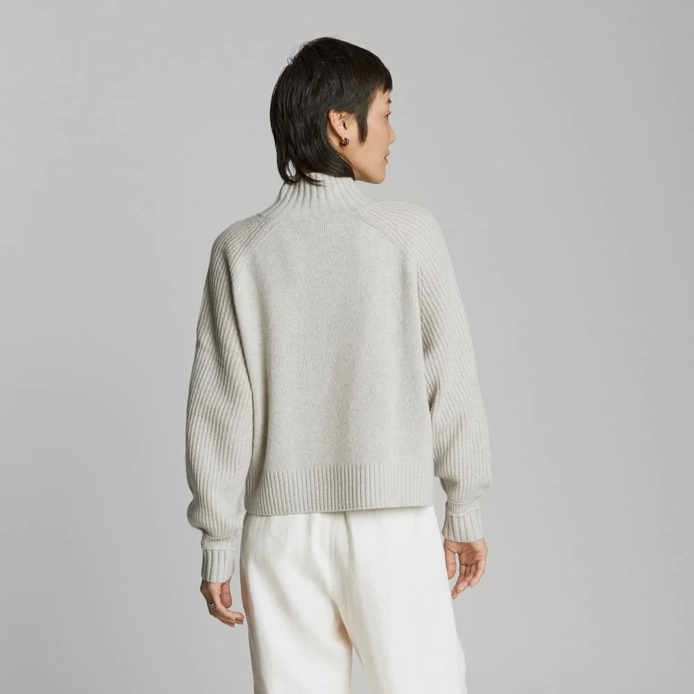 The Cashmere Ribbed Turtleneck | Pale Heathered Grey (5)