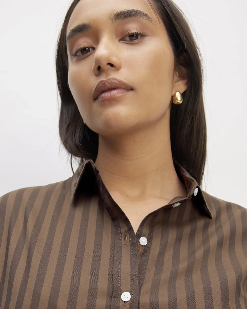 The Must-Have Shirt in Silky Cotton | Cocoa / Black (4)