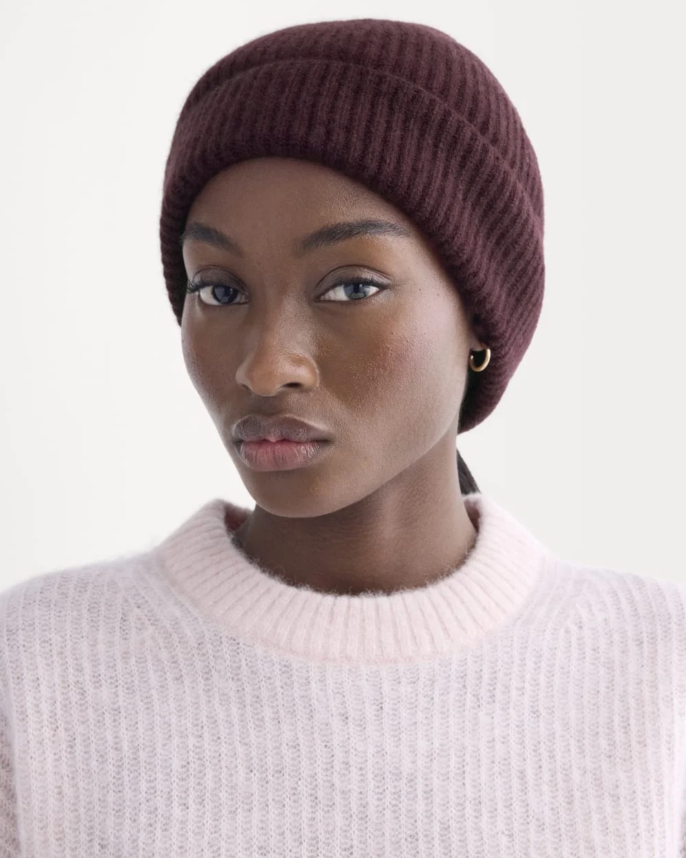 The Cashmere Ribbed Beanie | Wine (4)