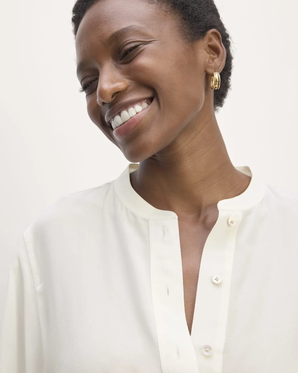 The Henley Shirt in Washable Silk | Off-White (5)